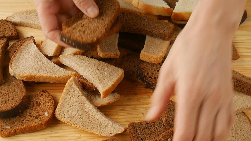 Сухари из черного хлеба при грудном вскармливании - мамины новости