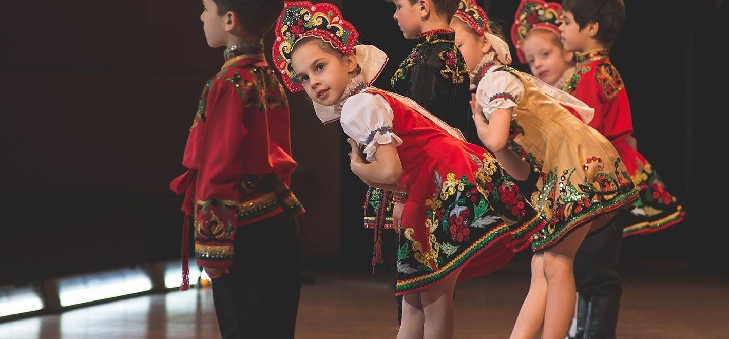 Народный танец “калинка-малинка” танцуют дети