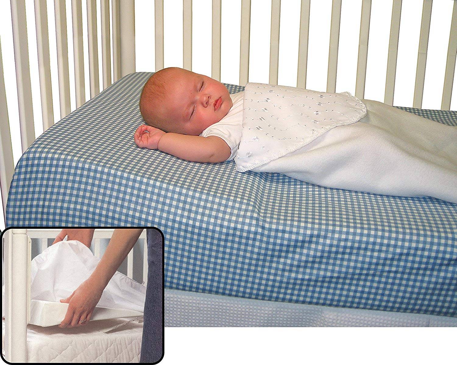 Нужна ли новорожденному подушка, и когда ребенку можно спать на подушке