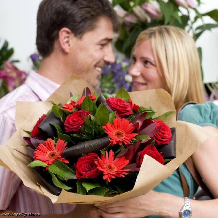 Какие цветы нельзя дарить девушкам: выбираем  правильные подарки к 8 марта - eaomedia