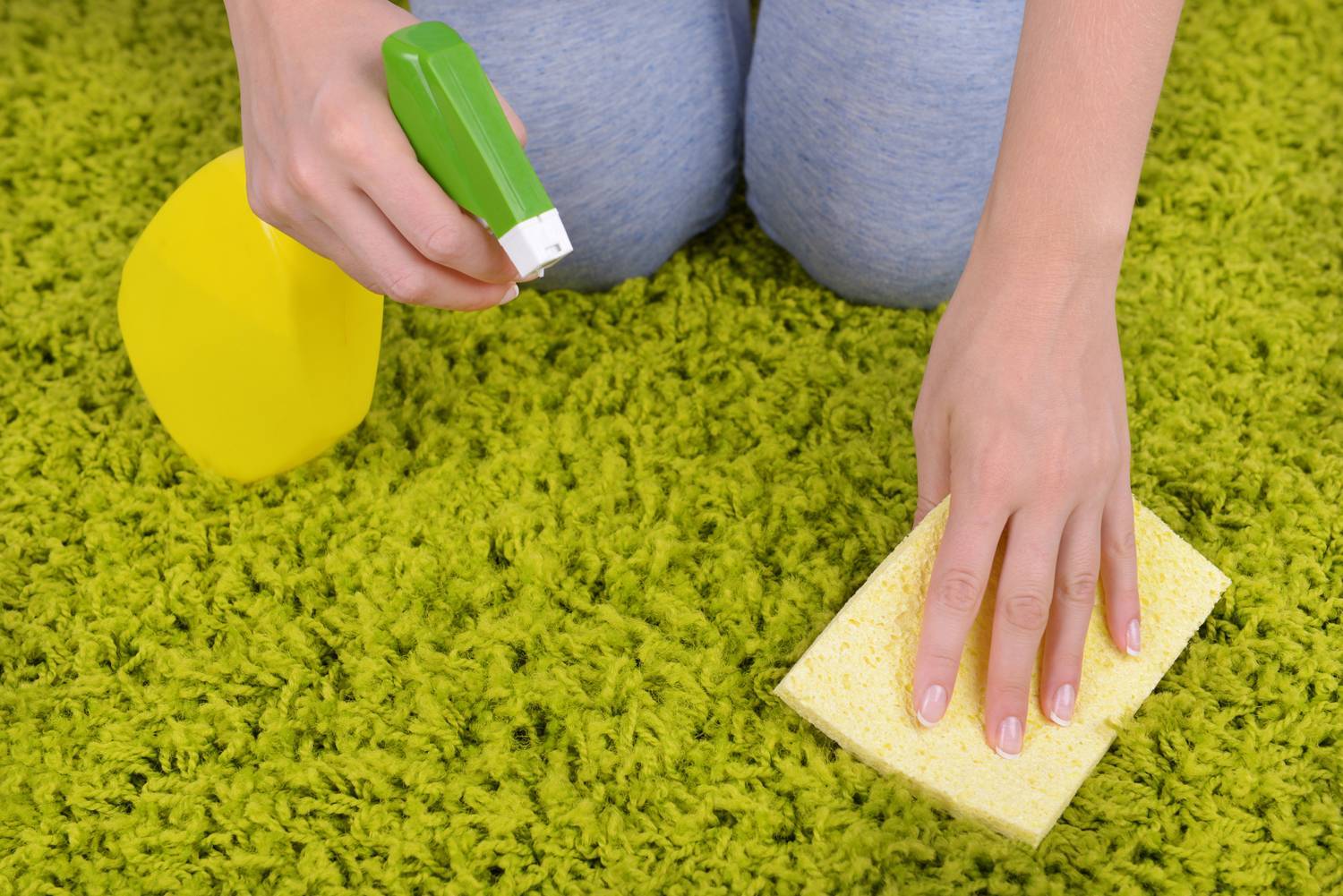 Как избавиться от запаха на ковре от мочи ребенка в домашних условиях: чем почистить поверхности?