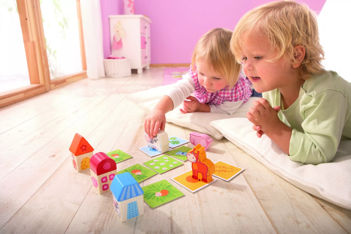 Простые игры для детей от 2 до 7 лет. идеи, чем занять малышей дома!