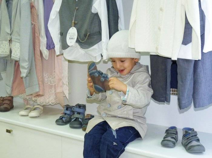 Как научить ребенка одеваться самостоятельно: надевать носки и колготки, застегивать пуговицы