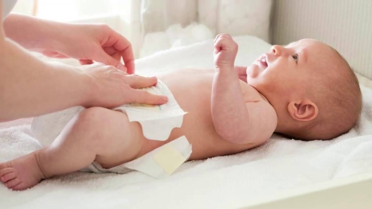Красные подмышки у грудничка: чем обрабатывать подмышки новорожденного