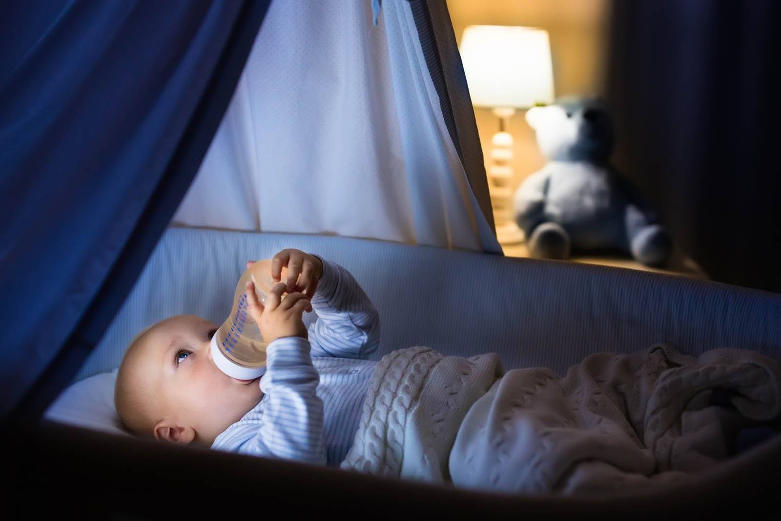 Ребенок днем спит только на руках | 8 рекомендаций