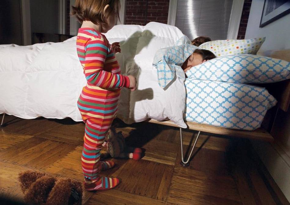 Когда и как приучить ребенка засыпать самостоятельно в своей кроватке в разном возрасте: основные правила, советы. чего нельзя делать, приучая малыша спать отдельно?