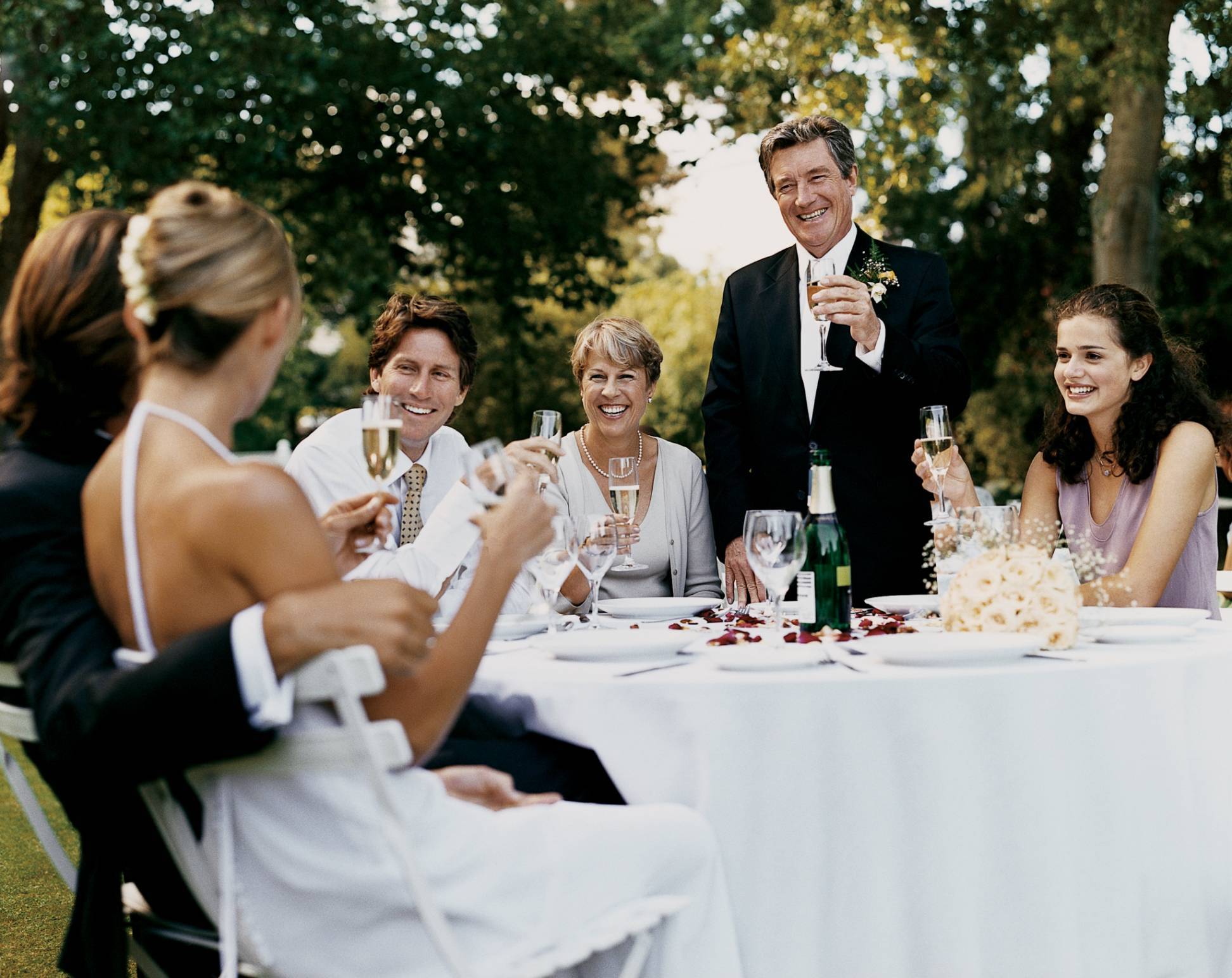 Изучаем свадебный этикет: что можно и чего нельзя делать гостям на свадьбе