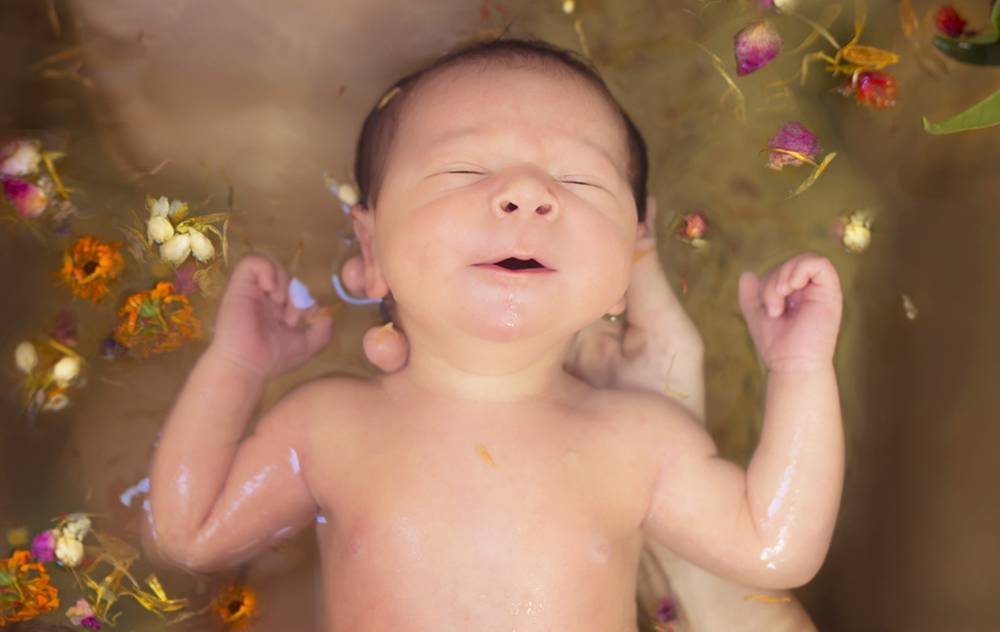Травы для купания новорожденного: как подобрать и как заваривать