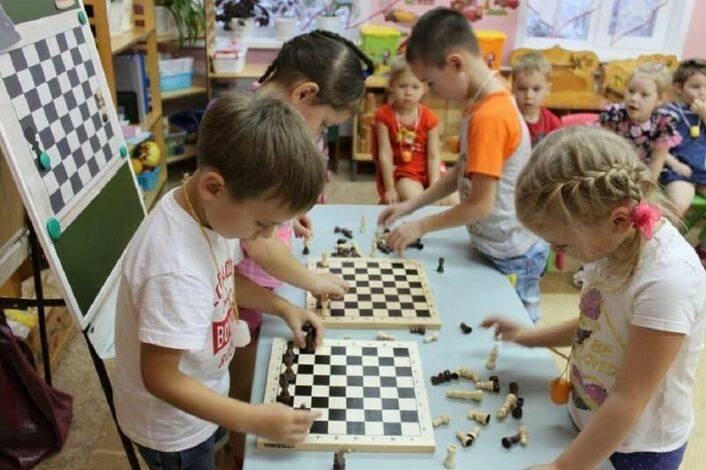 Первые уроки игры в шахматы