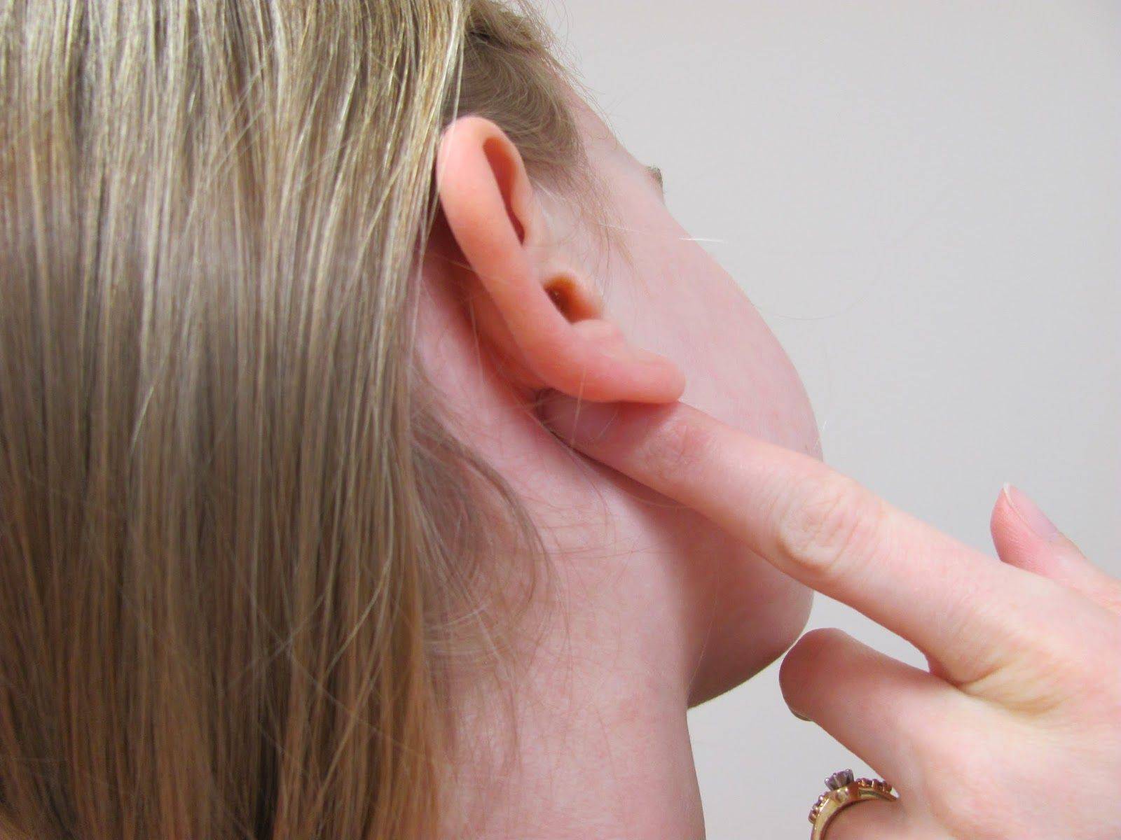 У ребенка за ухом шишка, нарост в форме шишки: что это такое (фото)