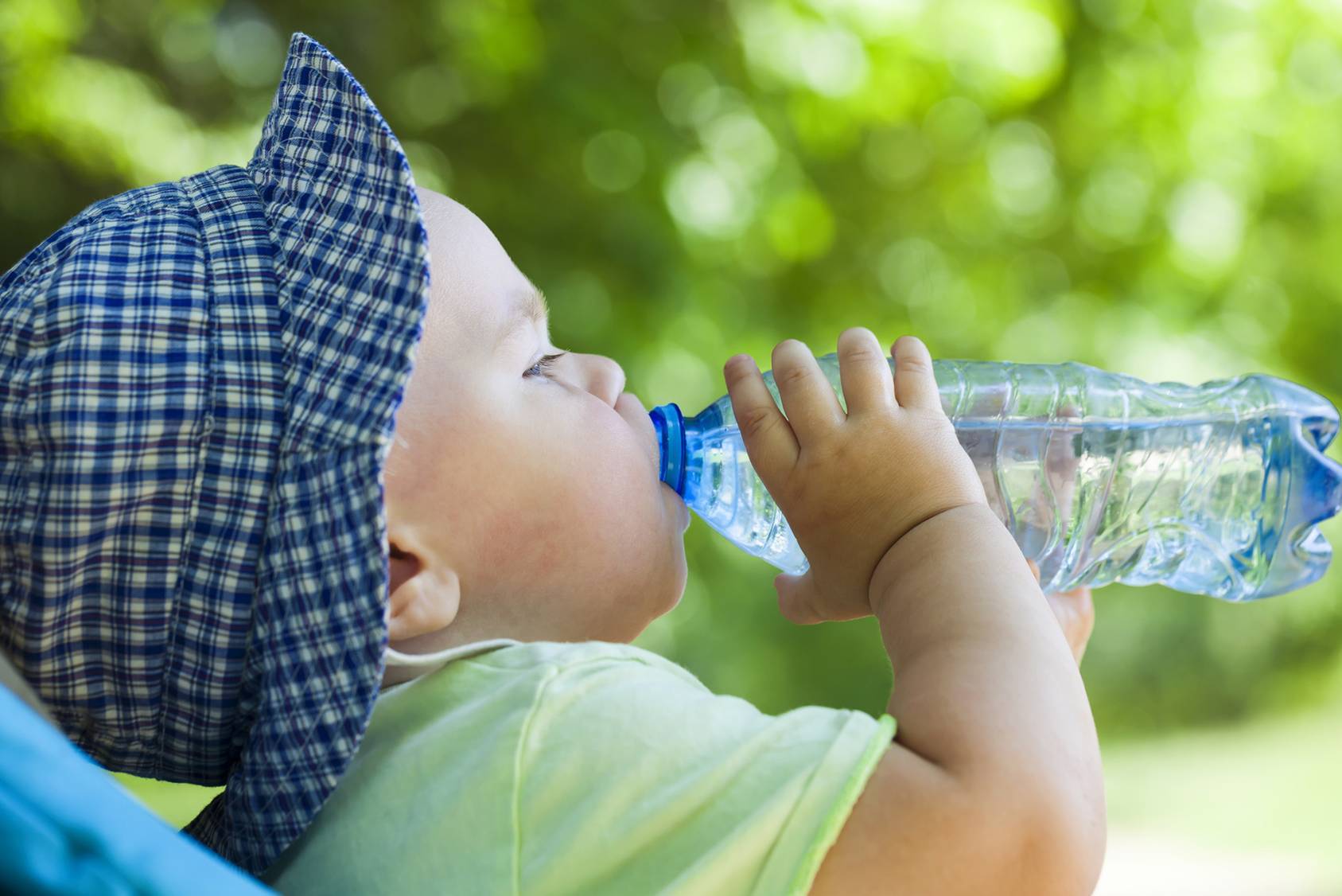 Пить воду новорожденному ребенку