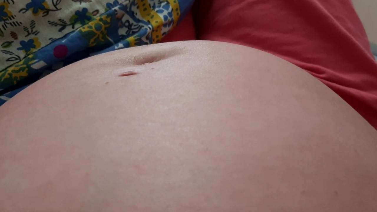 Шевеления на 37 неделе. Ребёнок шевелится в животе. Малыш толкается в животе. Шевеление малыша в животе.