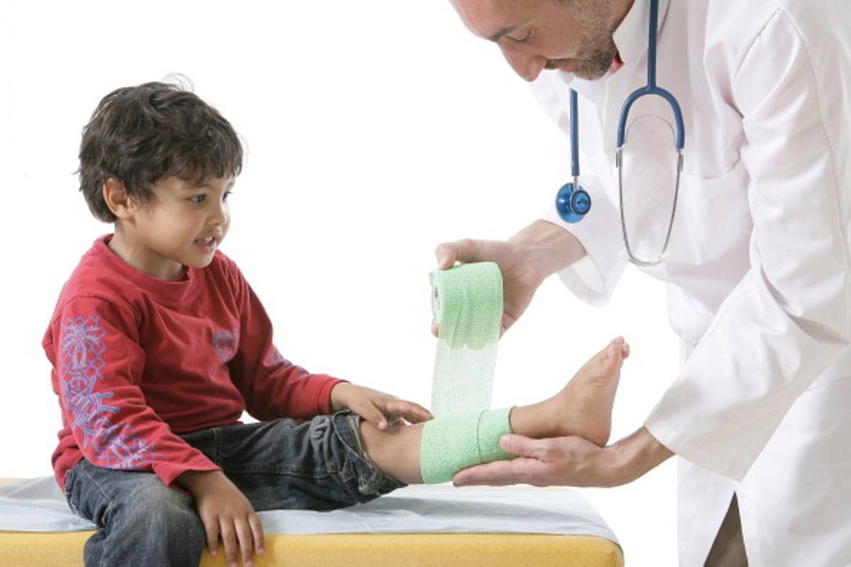 У ребенка болит нога к какому врачу
