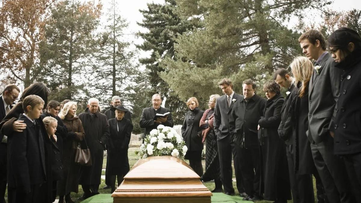 Фото на похороны с черной