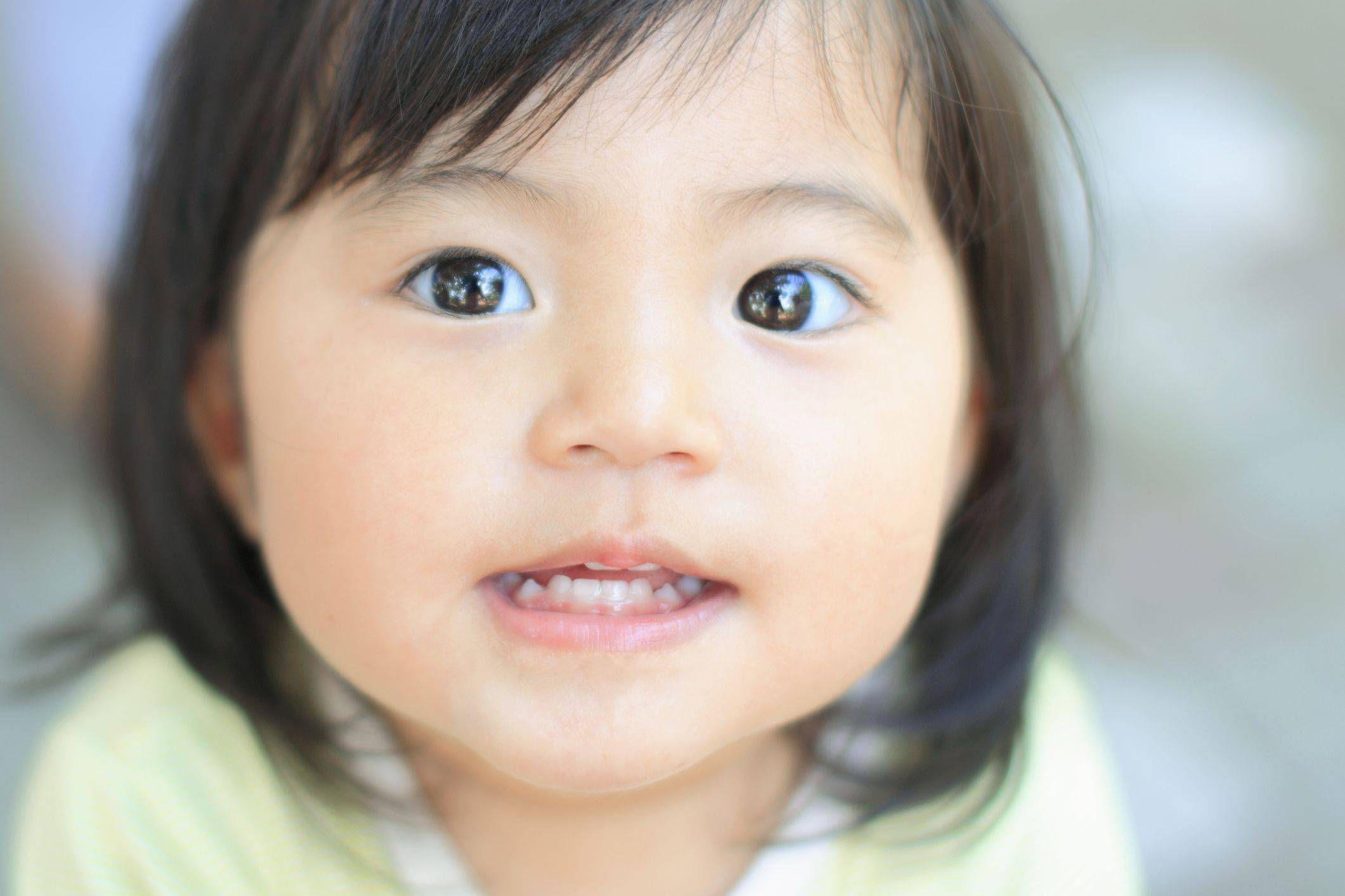 Закисают глаза у ребенка: что делать, причины и методы лечения у новорожденных