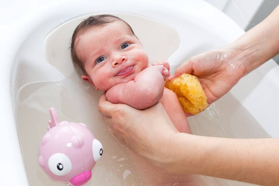 Как купать новорожденного: советы по уходу за ребенком | johnson’s®