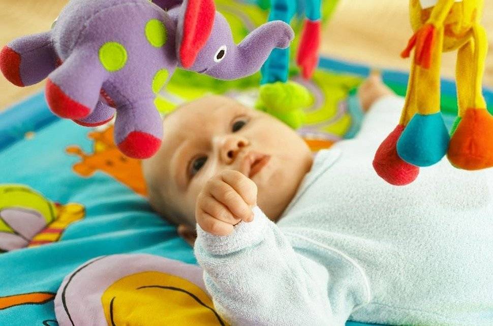 Первые игрушки малыша