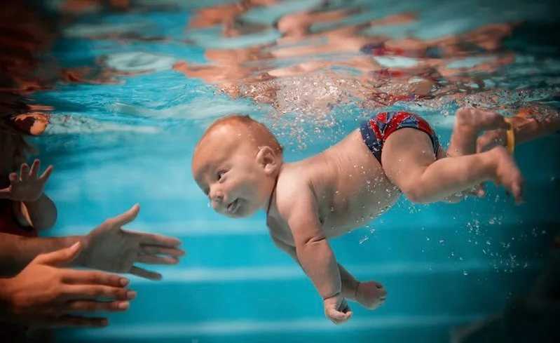 Два способа научить ребенка плавать в 6-10 лет и старше