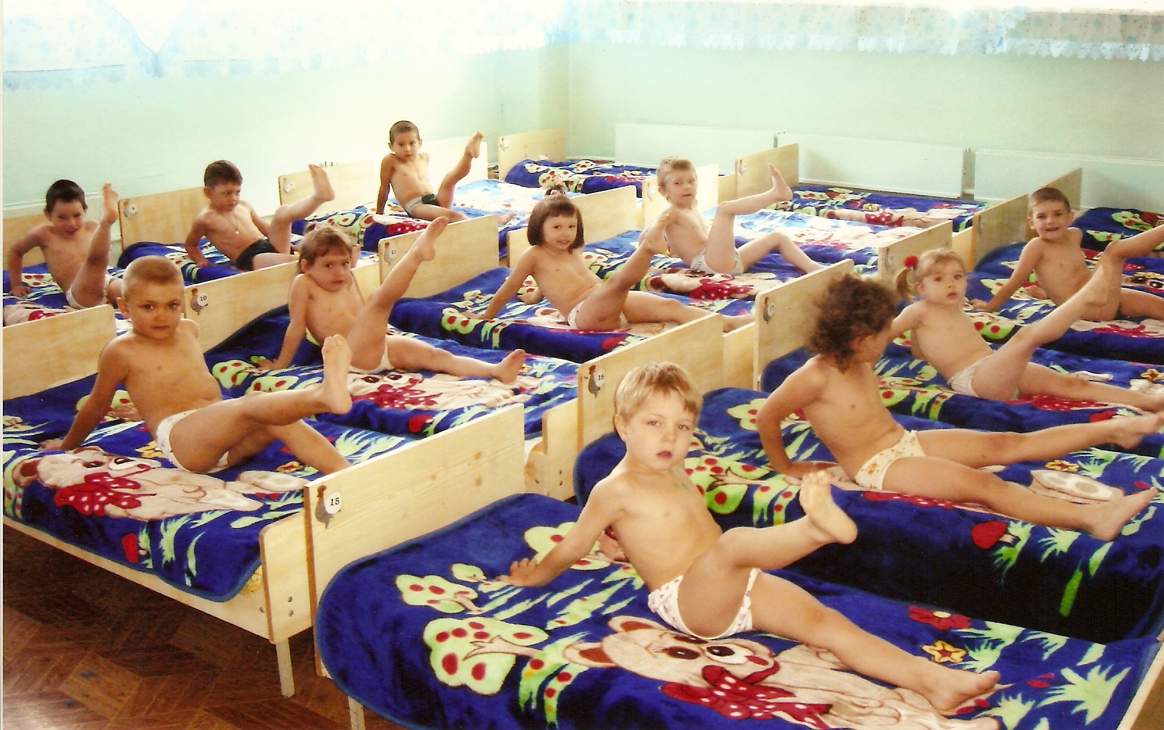 Гимнастика в постели в детском саду