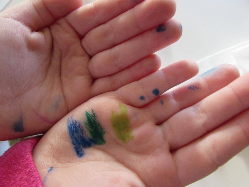 Чем отмыть фломастер с кожи ребенка, как оттереть с лица и чем смыть руки от маркера