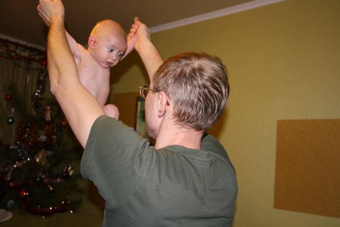 Динамическая гимнастика для грудничков: с чего начинать и когда, возможный вред