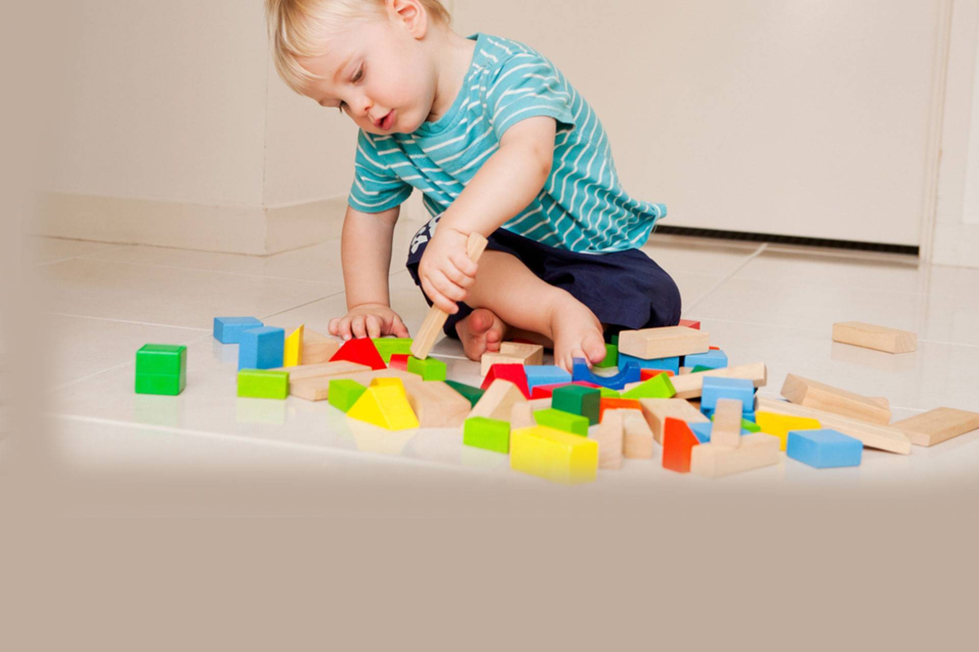 Развитие ребенка в 1 год и 4 месяца: все про питание, физическое развитие, режим дня и сна, а также примеры блюд и развивающих игр