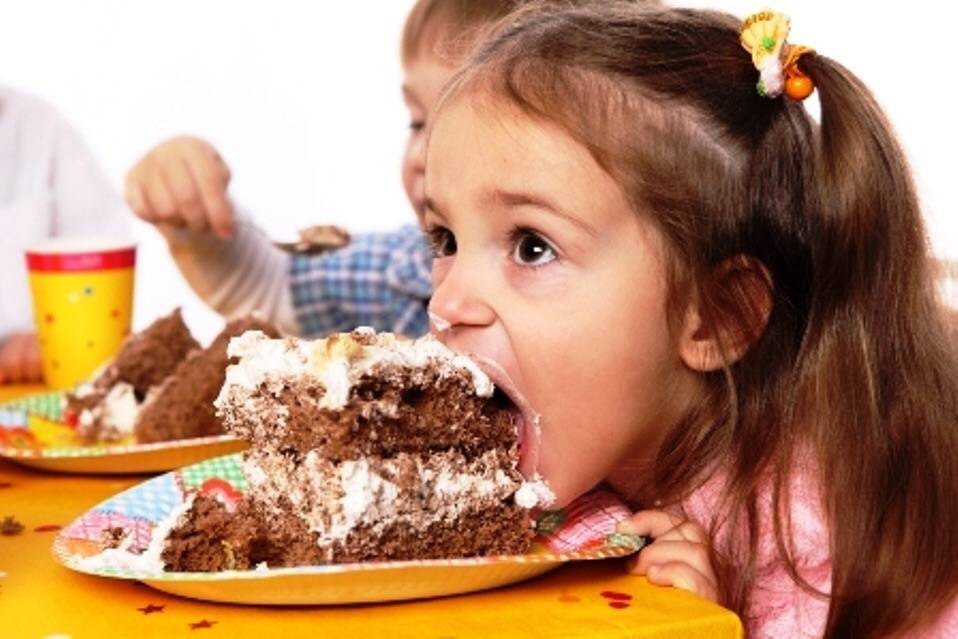 Сколько сладкого можно есть в день детям