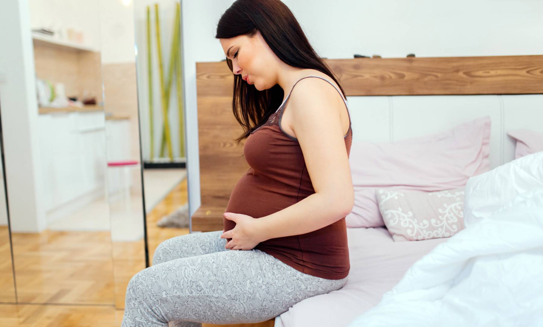Запор перед родами, на 38, 39 или 40 неделе беременности: чем опасен, что делать?