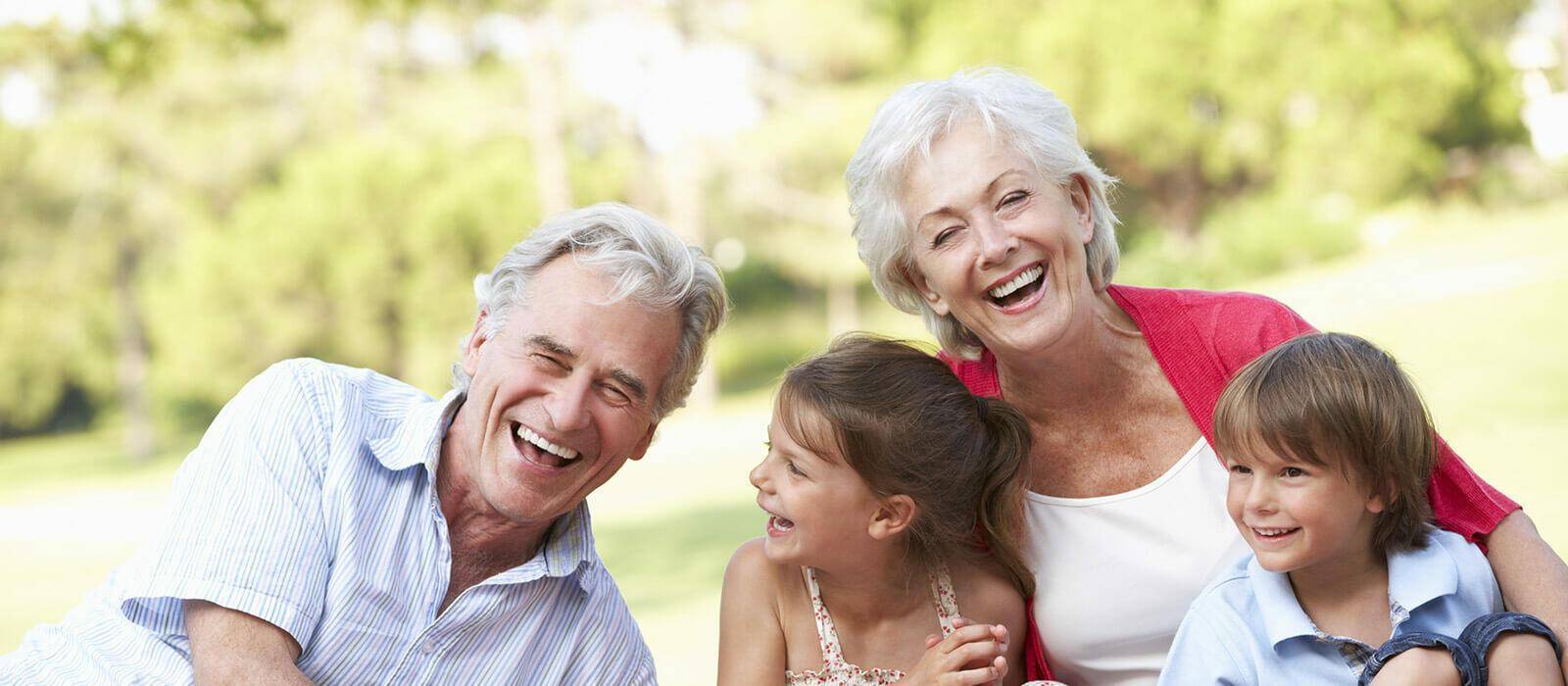 5 советов, которые помогут правильно выстроить отношения с властными бабушкой и дедушкой