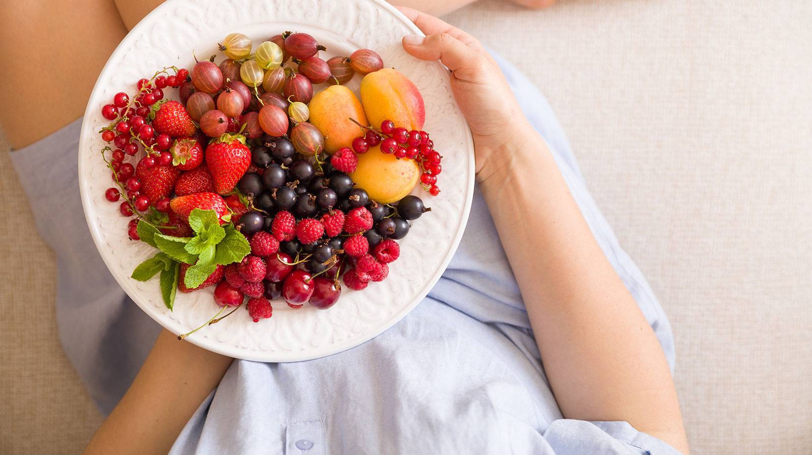 10 фруктов, которые полезны в зимнее время года для детей и будущих мам