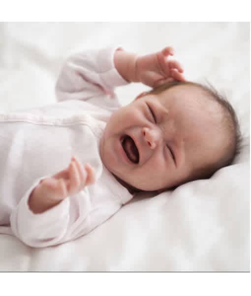 Почему ребенок плачет во сне и не просыпается, издает звуки по ночам: причины