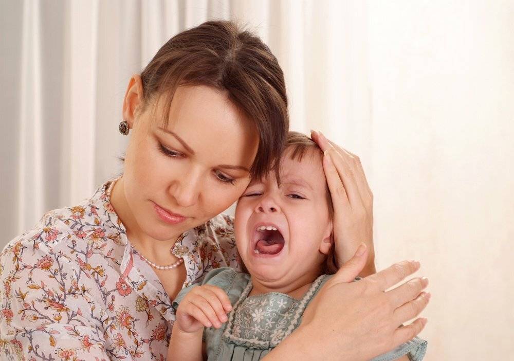 Как справиться маме при капризе и плаче ребенка