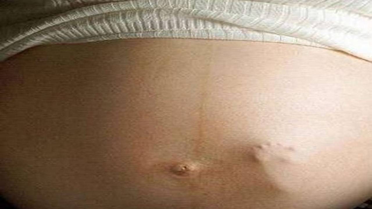 Заметила что живот. Шевеления ребёнка в животе. Ребенок в животе беременной.