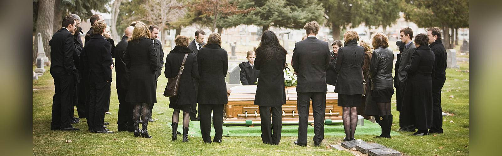 Как правильно вести себя на похоронах: традции и обычаи траурного обряда