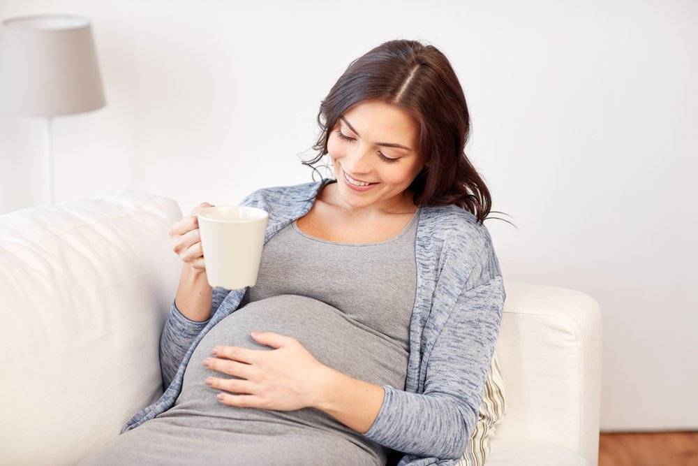 Постоянно хочется пить при беременности на ранних и поздних сроках: почему появляется сильная жажда?