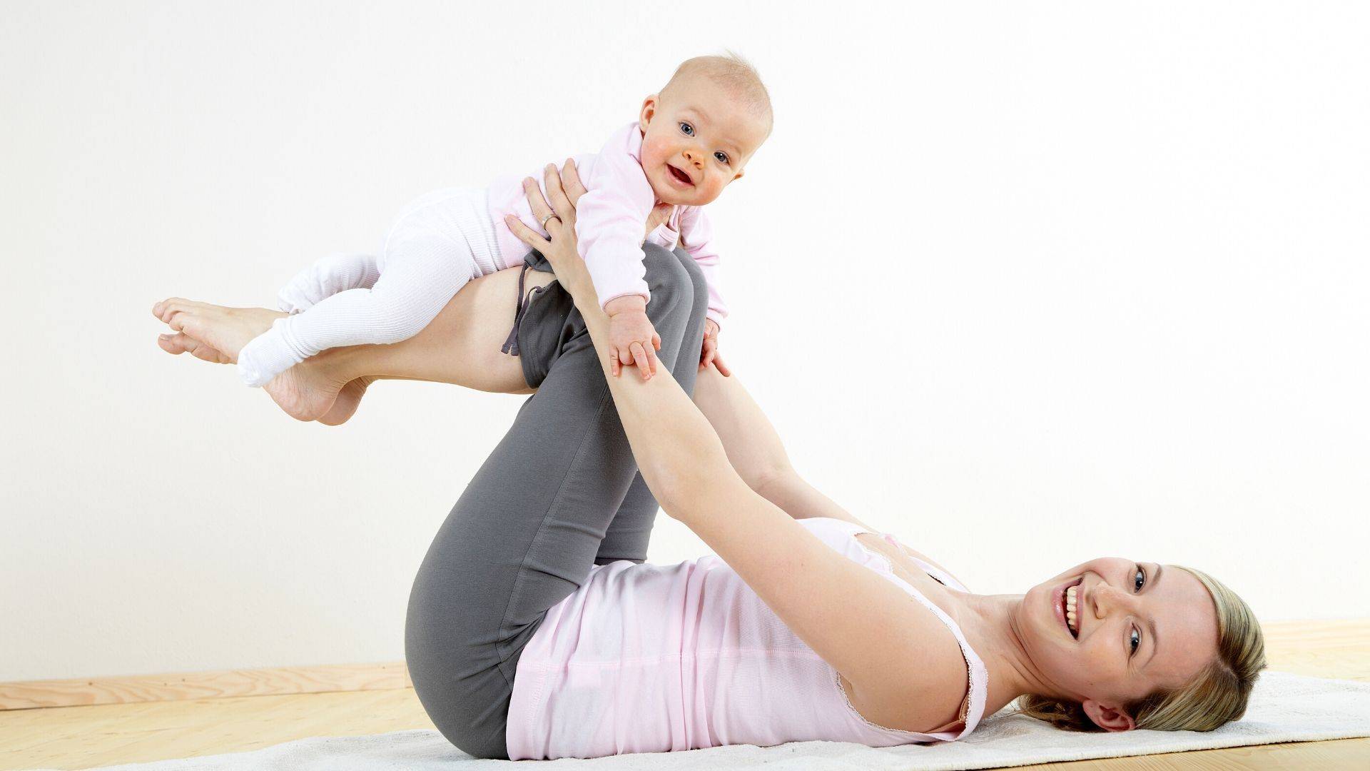 Стройная мама: какие операции восстановят фигуру после родов?