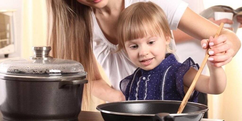 Чем занять трехлетних детей на кухне, пока мама готовит? пока мы рисуем, магниты на холодильник лепим, собираем пазлы. - я happy mama
