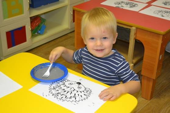 Конспект открытого занятия по рисованию нетрадиционным способом для детей младшей группы «нарисуем ежику иголки» | дошкольное образование  | современный урок