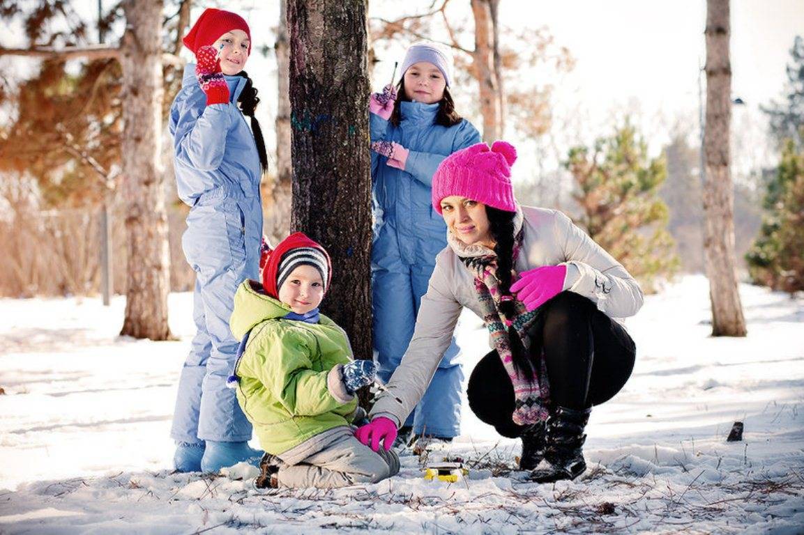 Тема прогулки с детьми. Зимние прогулки с детьми. Прогулка в зимнем лесу. Прогулки на свежем воздухе. Прогулки на свежем воздухе для детей.