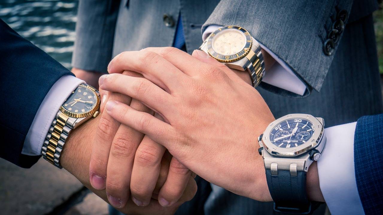 На какой руке носят часы мужчины и женщины по этикету