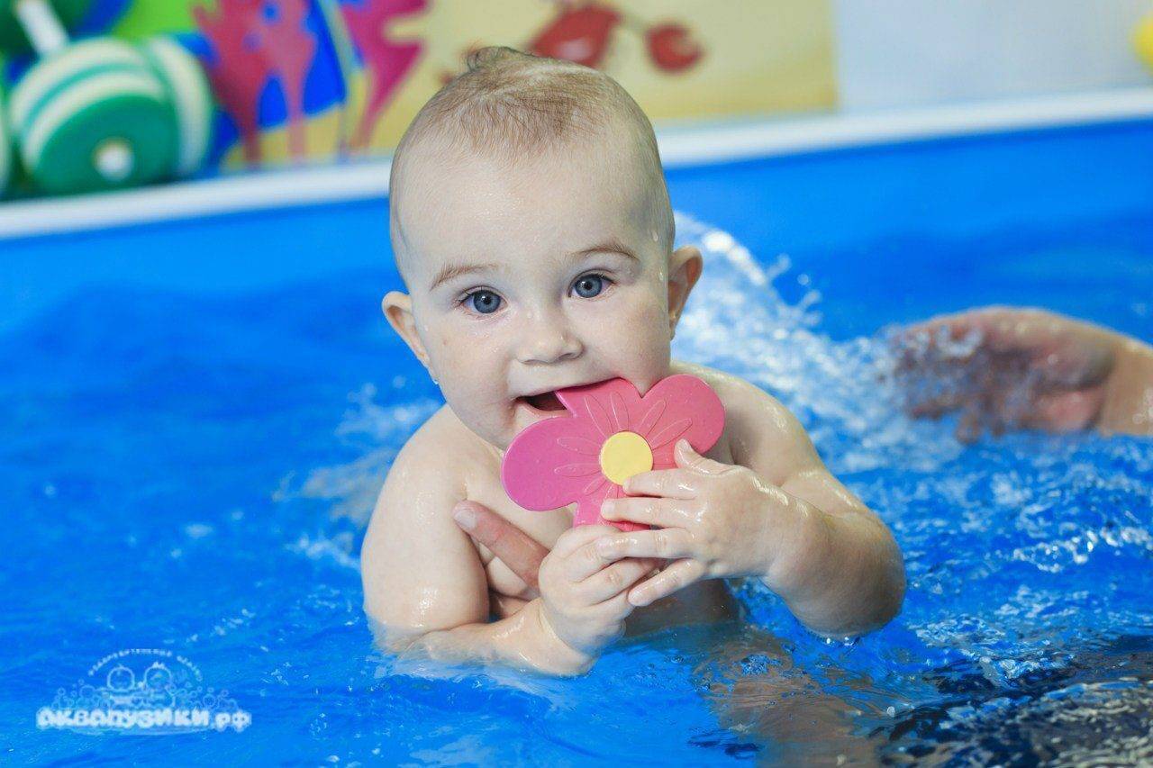 Как помочь ребенку адаптироваться к воде и занятиям в бассейне? | aqualastica