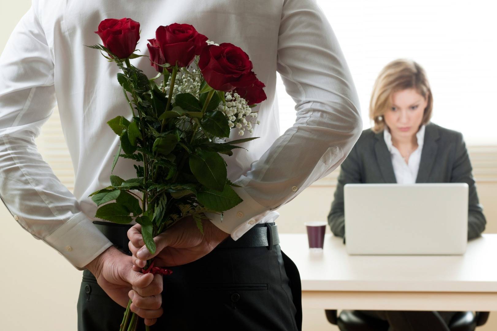 5 правил цветочного этикета: вы не ударите в грязь лицом, даже если дарите цветы мужчине