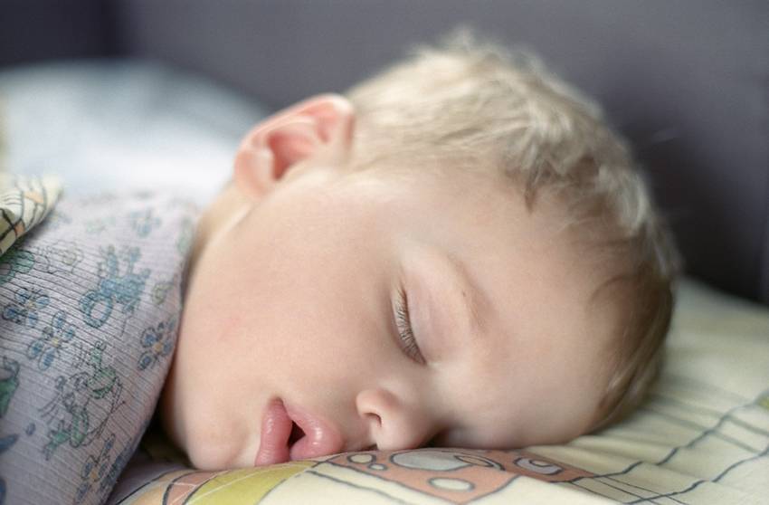 Каковы причины плохого дневного и ночного сна новорожденного, доктор комаровский о том, почему ребенок не спит