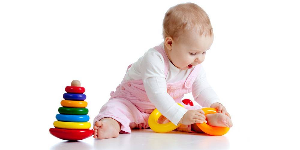 Младенческие игры в 7 месяцев: развивающие игры с ребенком