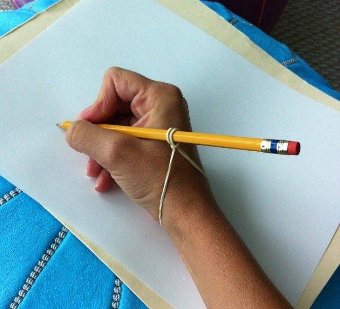 Как научить ребенка держать ручку
