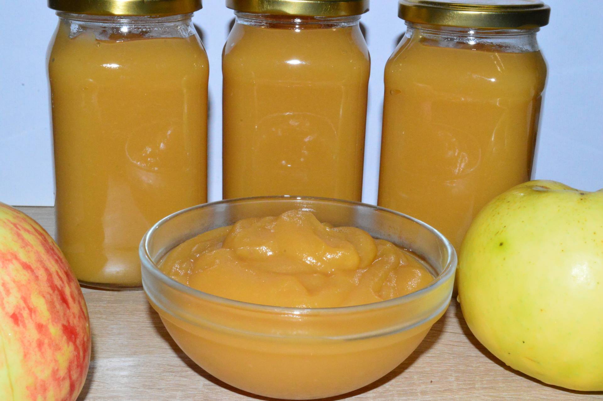 Как готовить яблочное пюре для прикорма грудничку в домашних условиях: рецепты, схема ввода в рацион ребенка свежих яблок