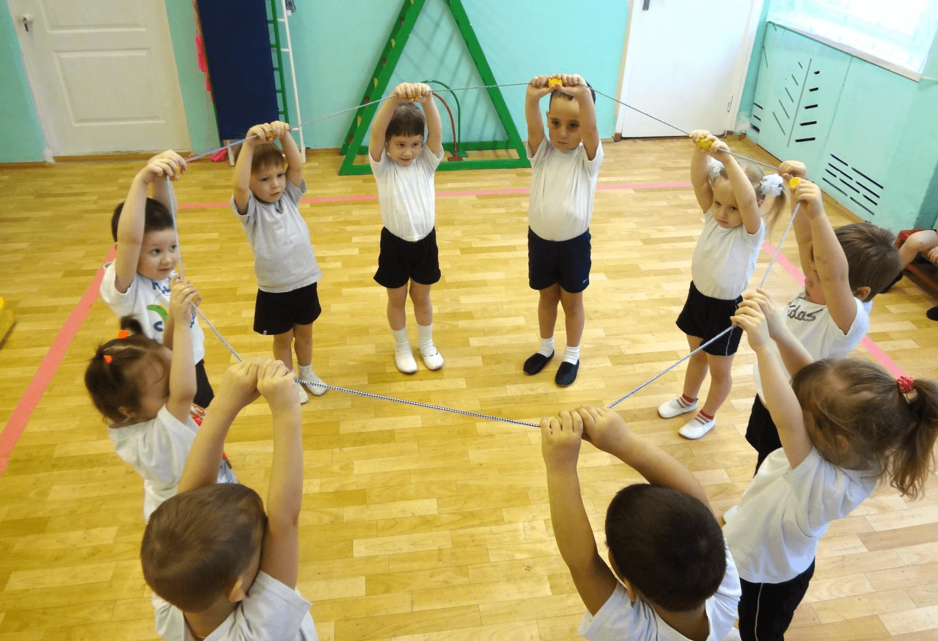 Танцы и игры для детей с движениями под музыку для разминки, зарядки, гимнастики