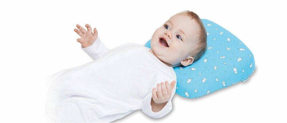 Со скольки спать на подушке ребенку. Трелакс позиционер для новорожденных. Ортопедическая подушка для младенцев. Подушка для детей до 1 года. Большая ортопедическая подушка для новорожденных.