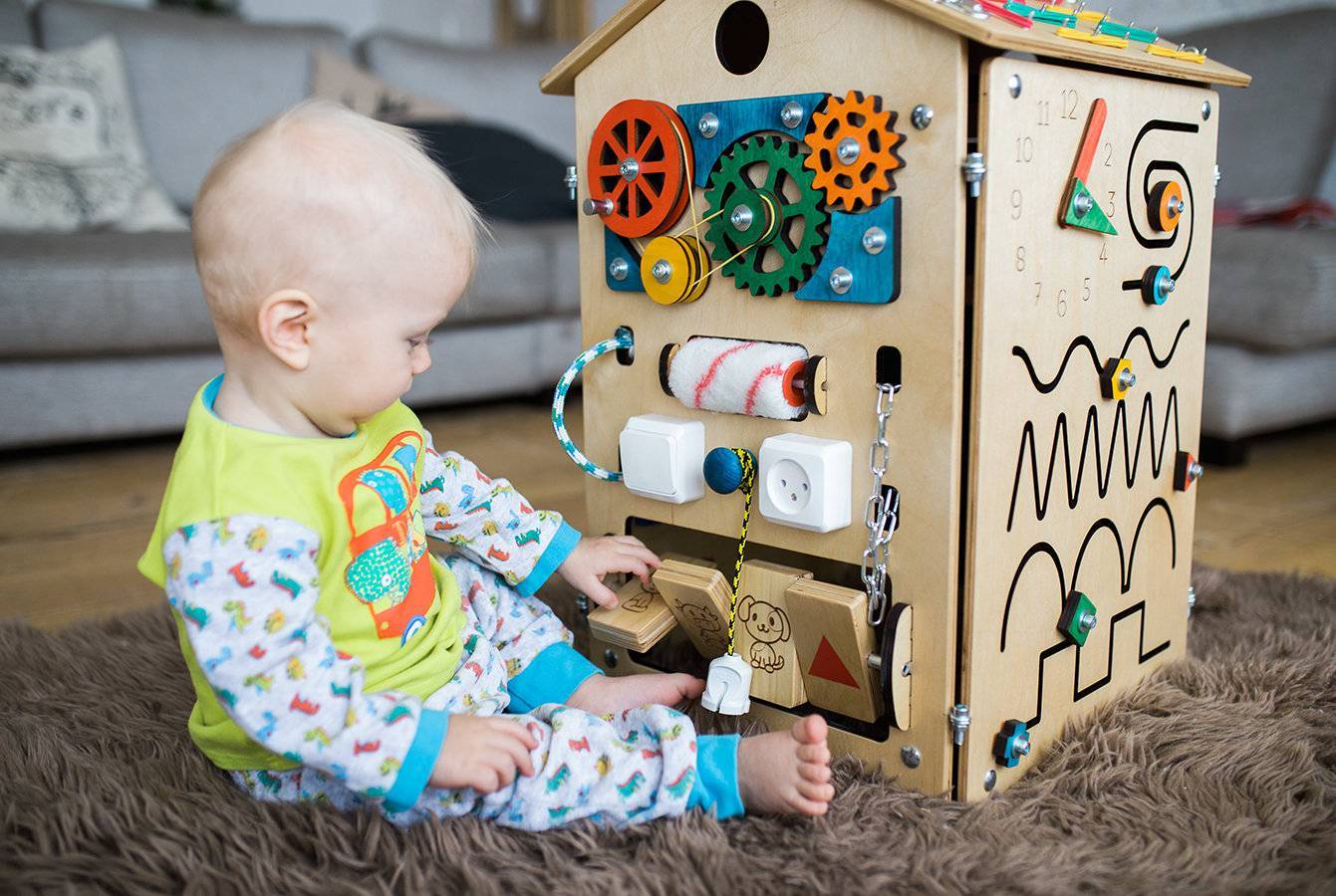 Какие игрушки необходимы ребёнку в 8-9 месяцев