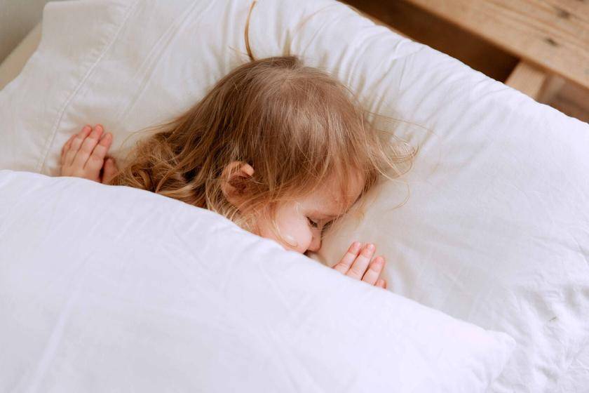 Ребенок не засыпает сам: что делать родителям? | отвечает детский психолог ольга товпеко